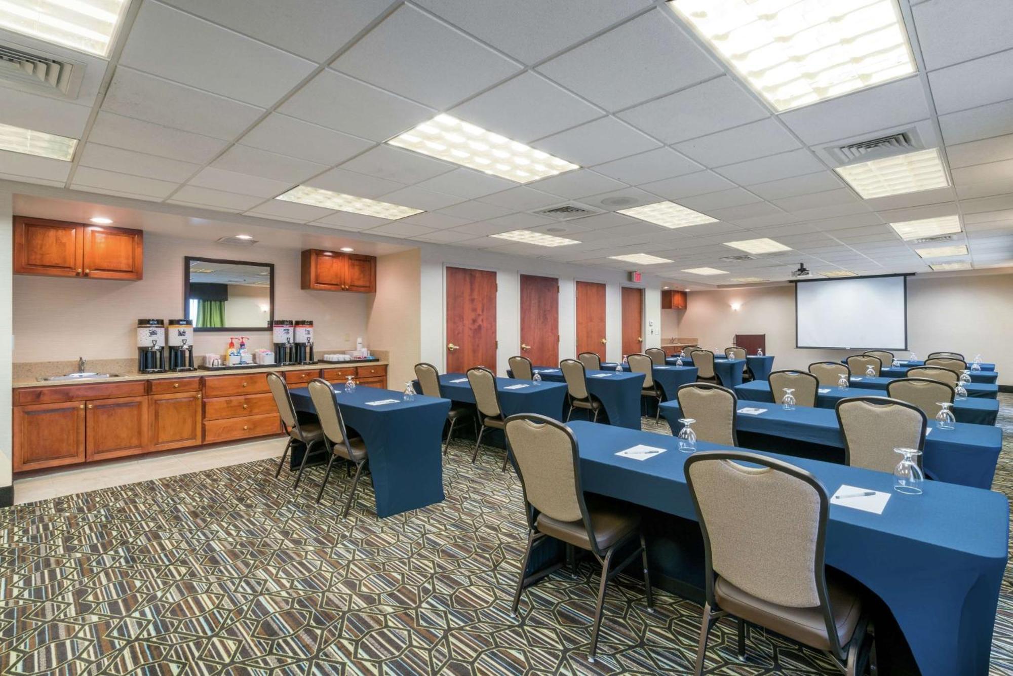 Hampton Inn & Suites Valley Forge/Oaks Фініксвіль Екстер'єр фото